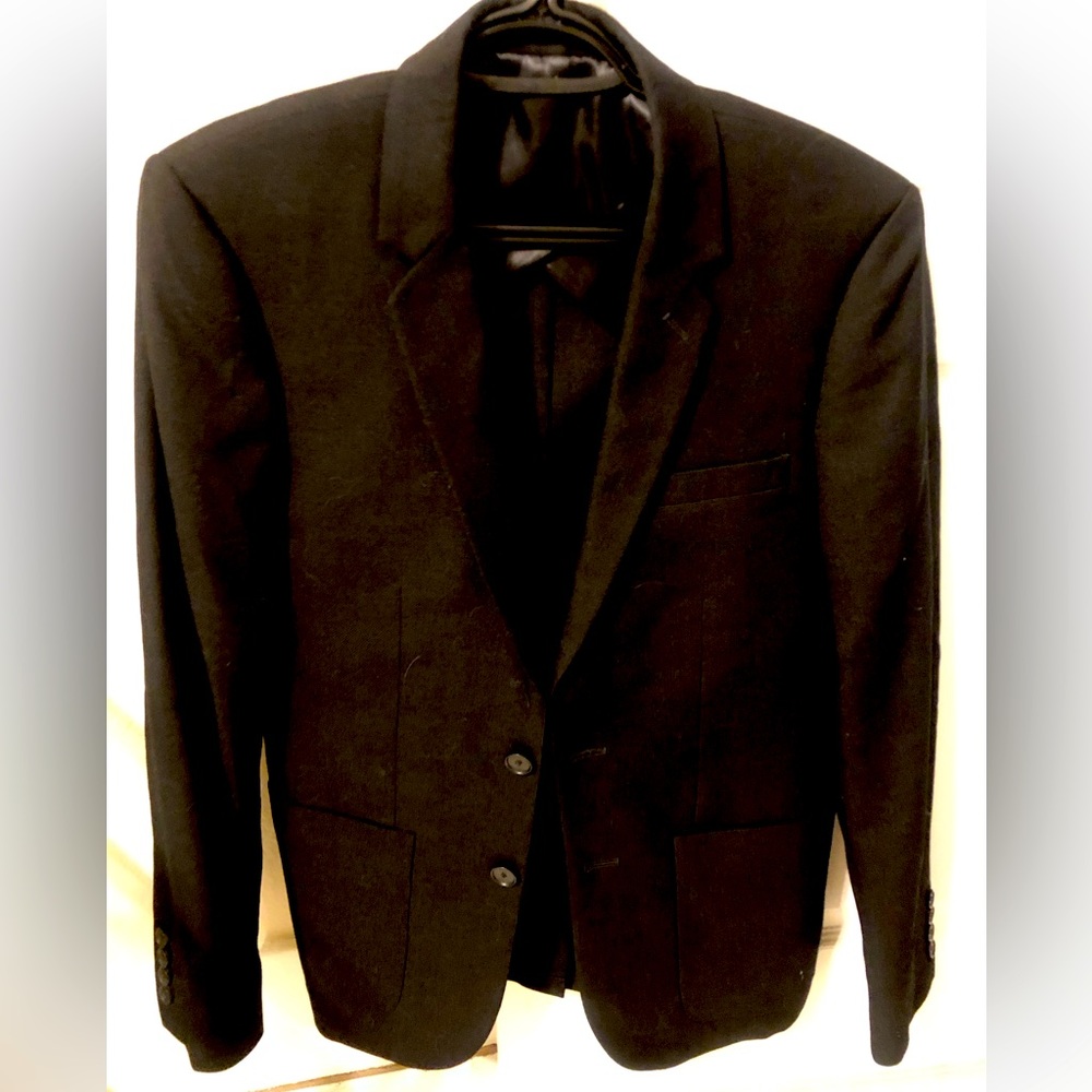 Sandro Blazer still in good condition. It’s a linen blazer